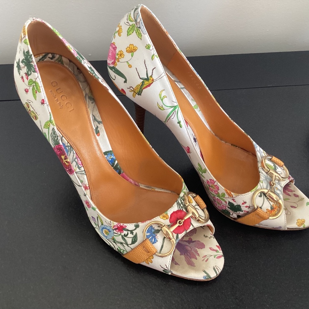 Gucci Floral Satin Pumps
